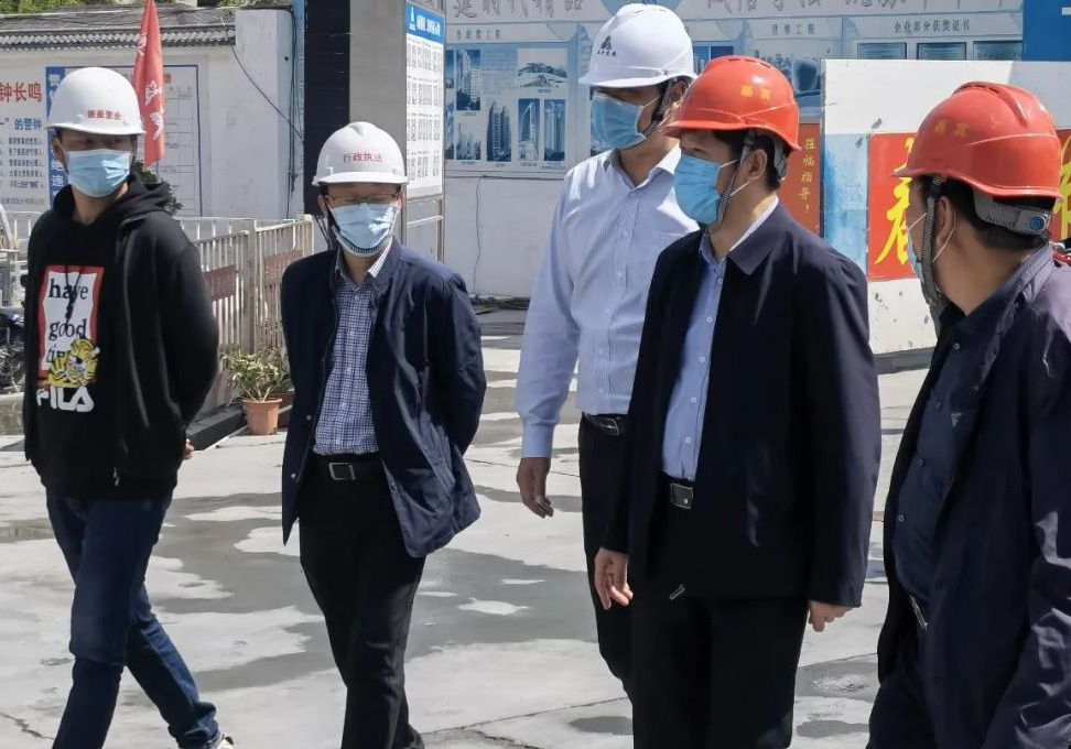 連云港市副市長(zhǎng)朱興波率隊(duì)考察公司瓏樾府項(xiàng)目安全生產(chǎn)工作