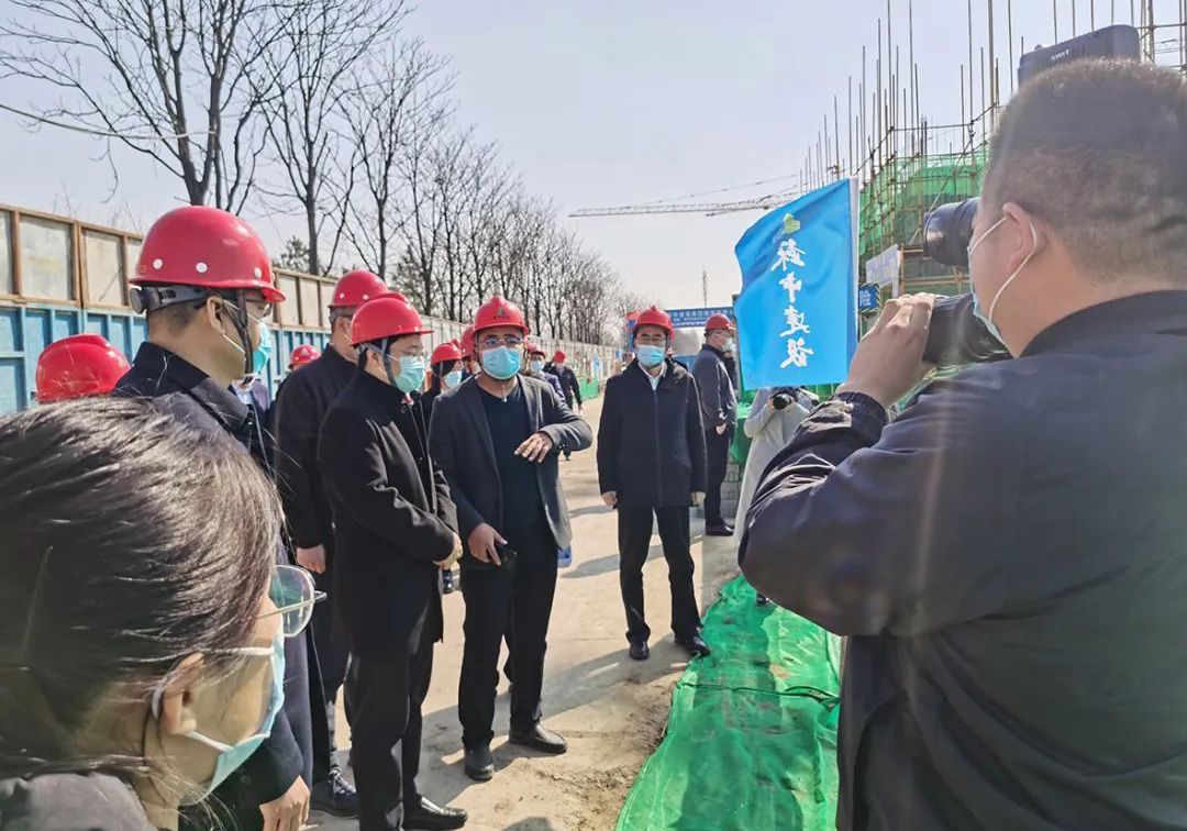 天津市寶坻區(qū)區(qū)長郭康偉率隊到公司香岸華庭項目檢查安全生產(chǎn)