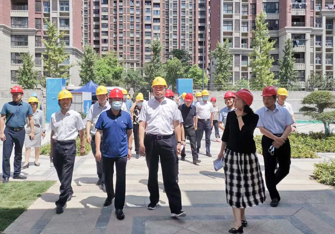 江蘇省人民政府副秘書長、辦公廳主任謝潤盛率隊考察蘇州市恒大悅瓏灣項目建設情況